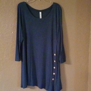 Tunic with buttons